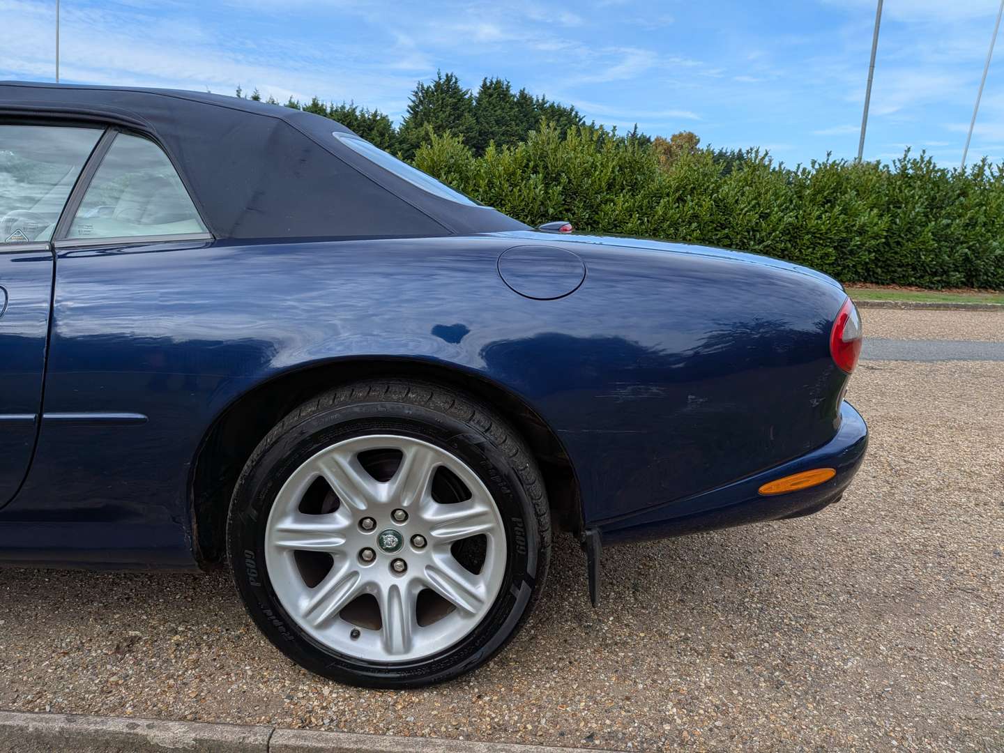 <p>2000 JAGUAR XK8</p>
