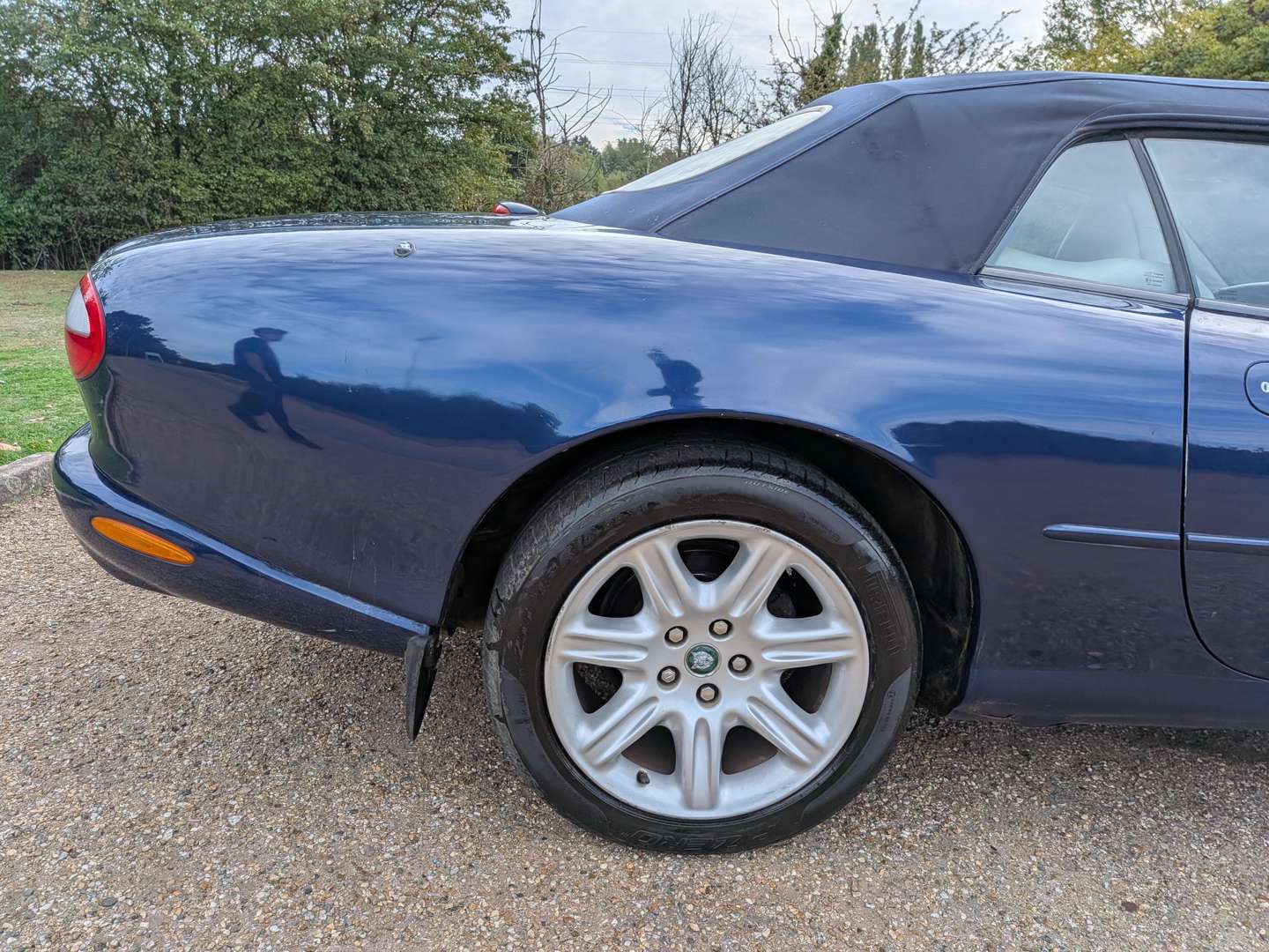 <p>2000 JAGUAR XK8</p>