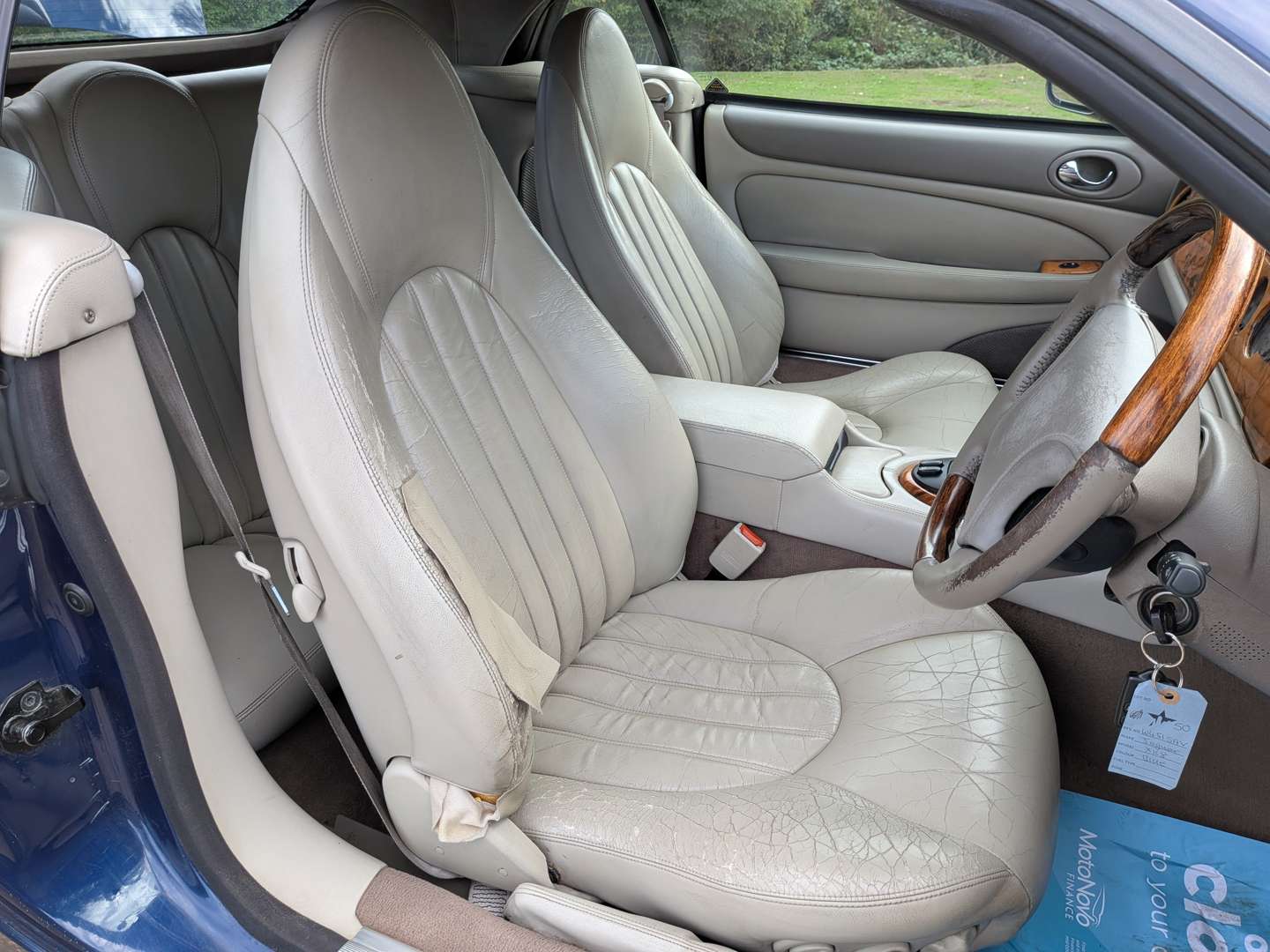 <p>2000 JAGUAR XK8</p>