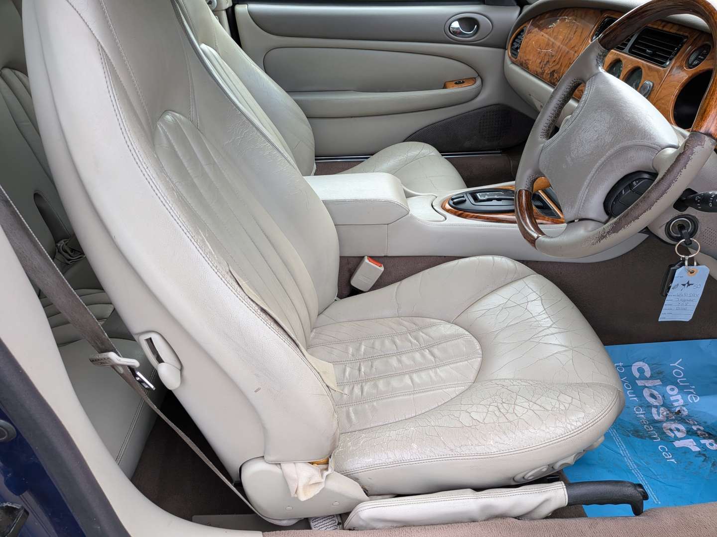 <p>2000 JAGUAR XK8</p>