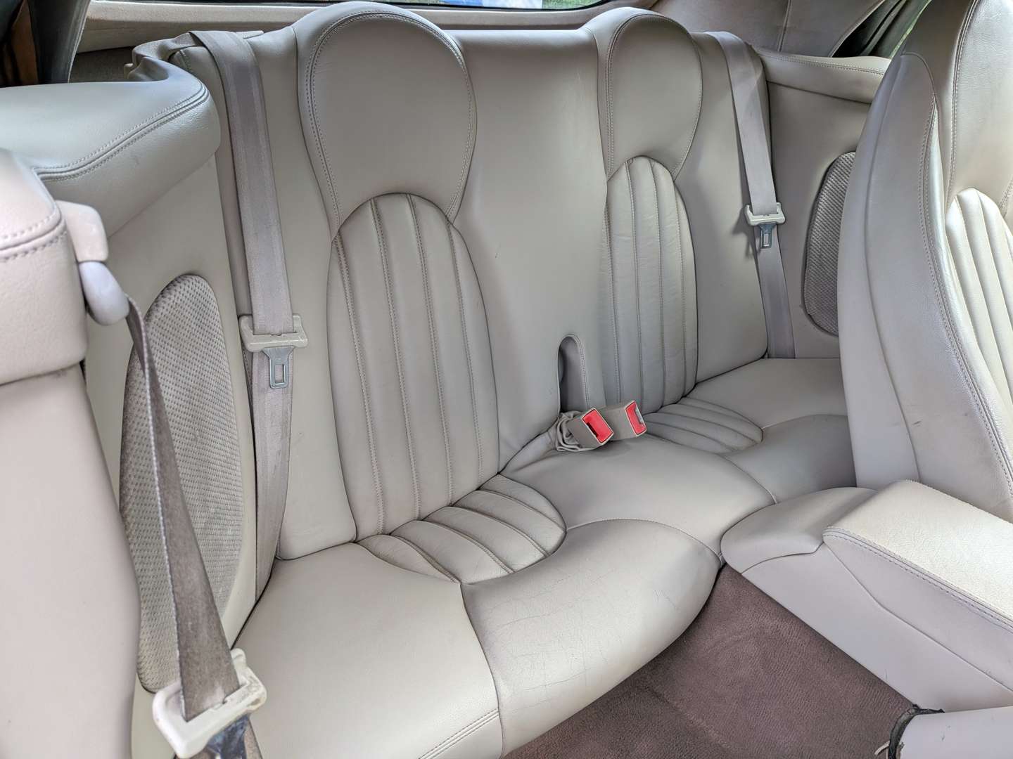 <p>2000 JAGUAR XK8</p>