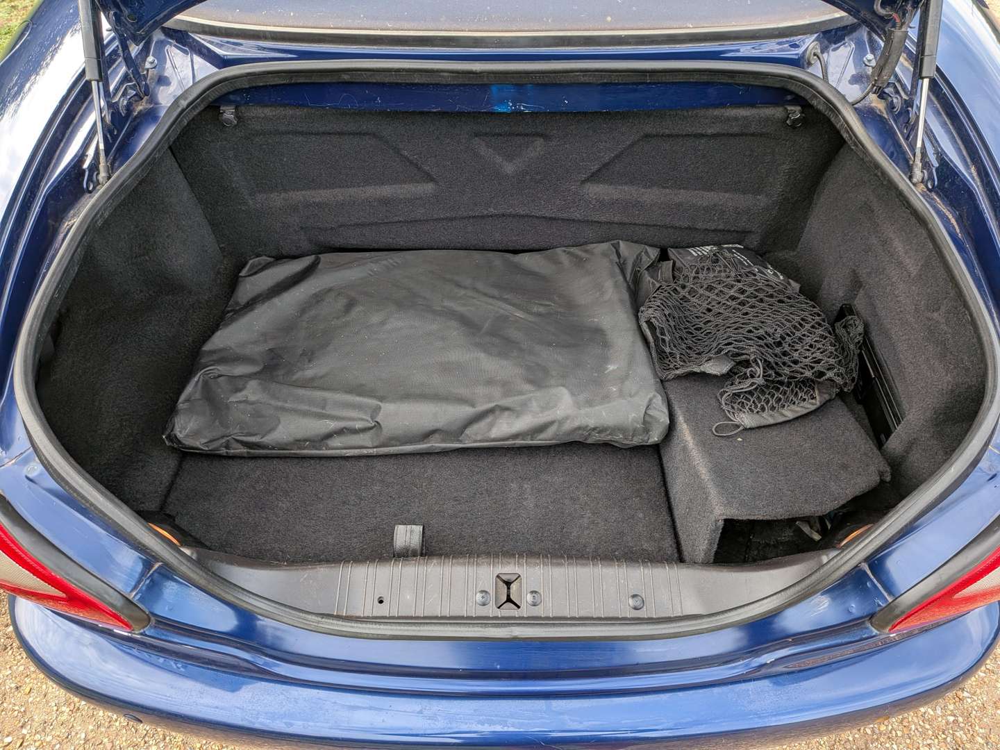 <p>2000 JAGUAR XK8</p>