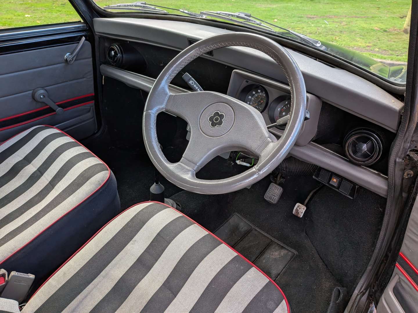 <p>1988 AUSTIN MINI DESIGNER</p>