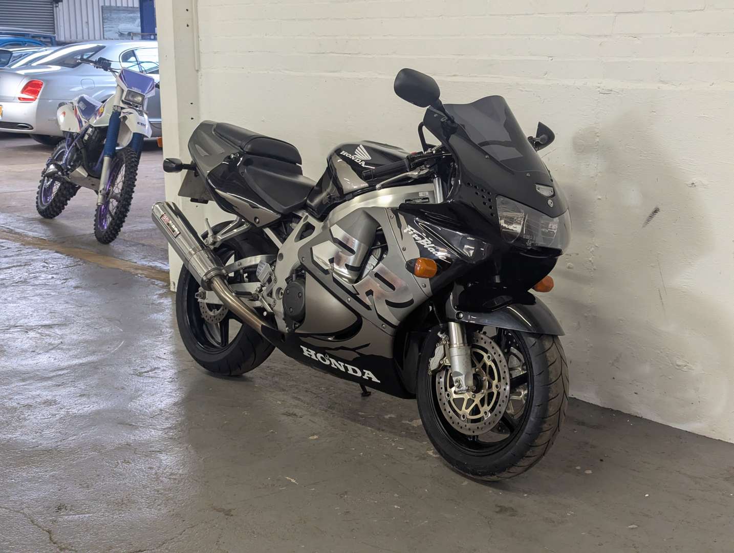 <p>1998 HONDA CBR900RR FIREBLADE</p>