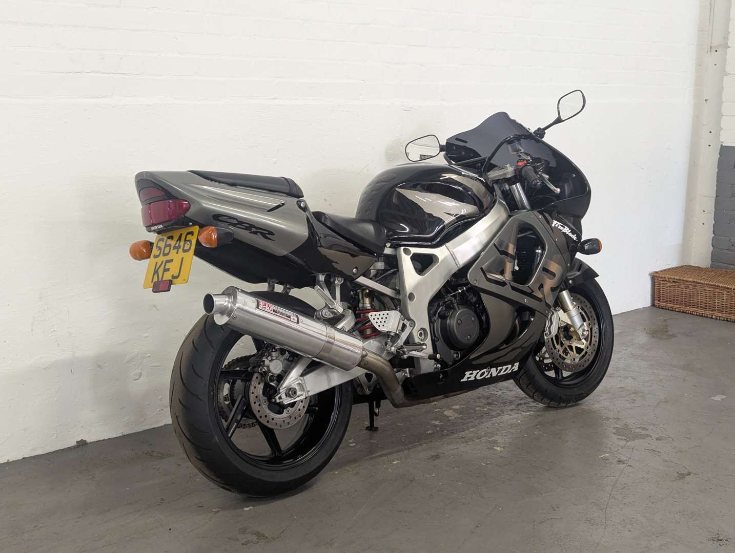 <p>1998 HONDA CBR900RR FIREBLADE</p>