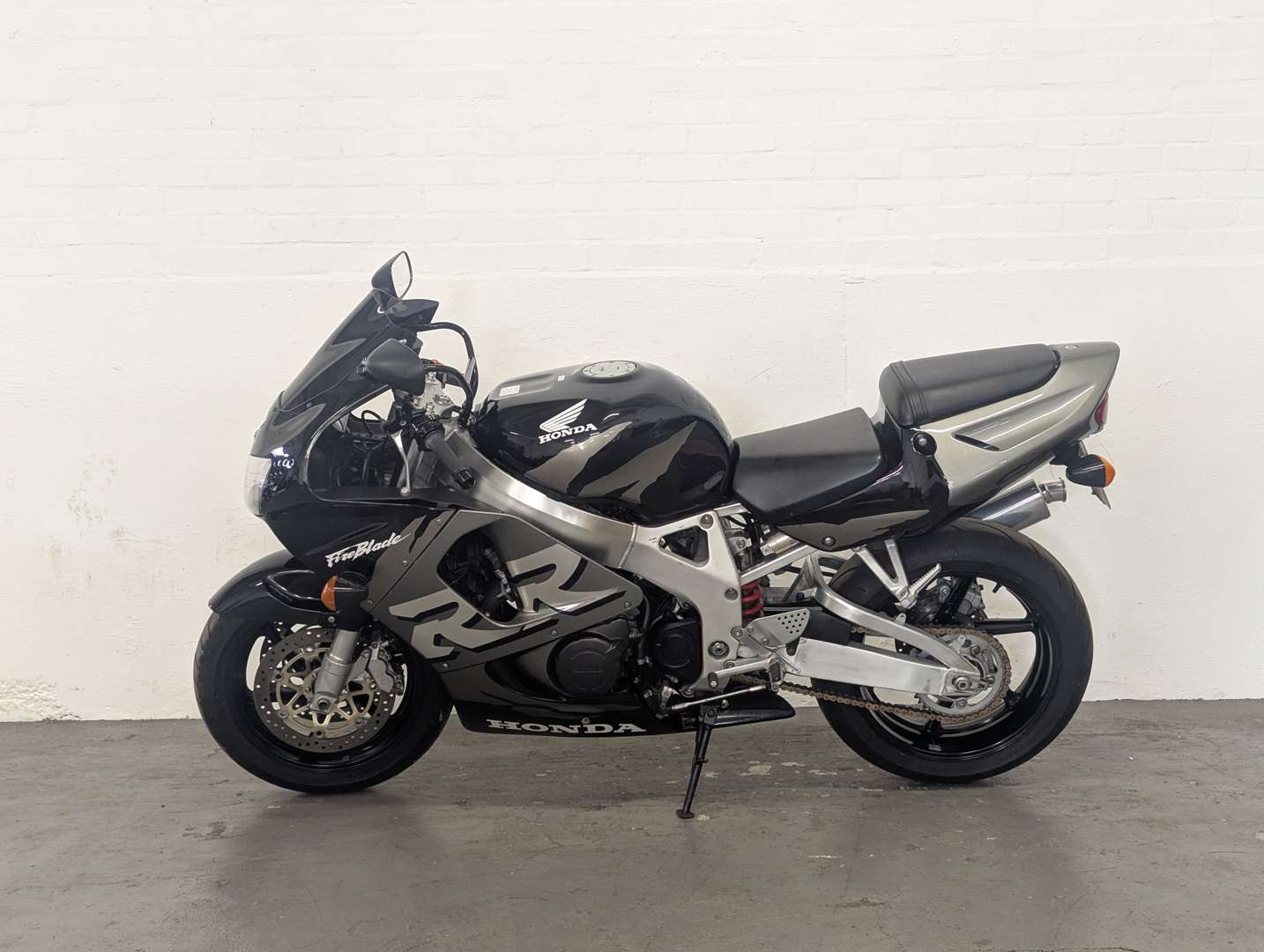 <p>1998 HONDA CBR900RR FIREBLADE</p>