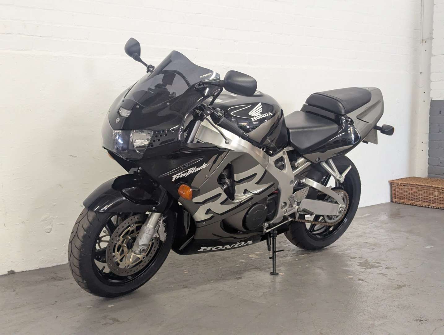 <p>1998 HONDA CBR900RR FIREBLADE</p>