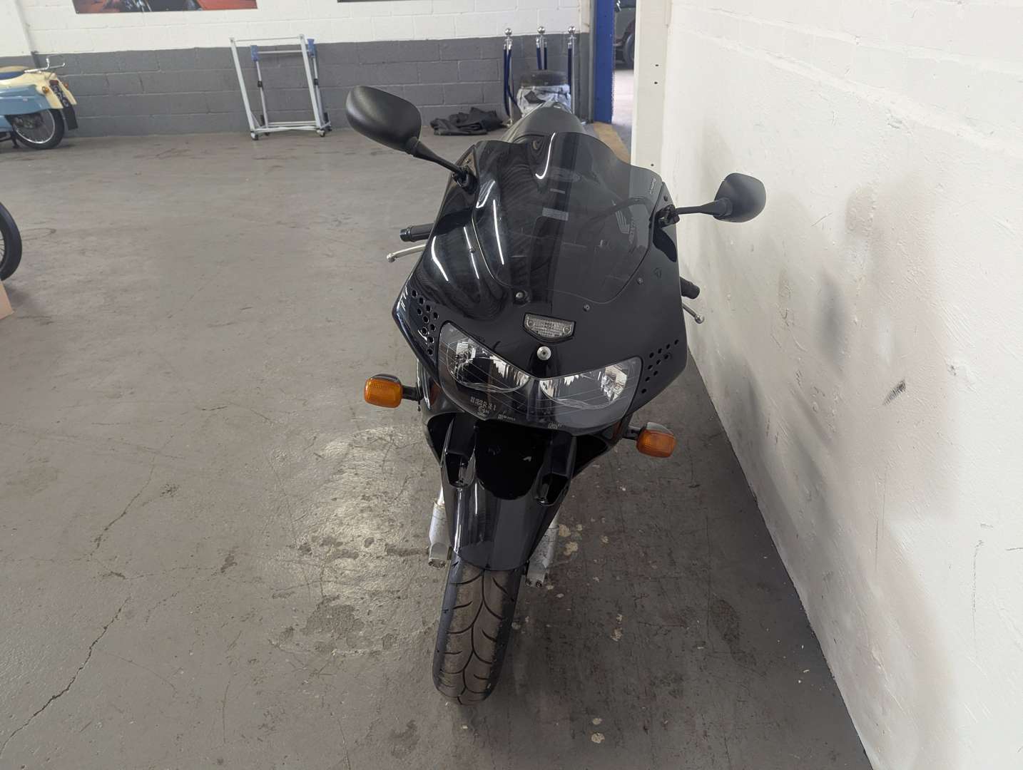 <p>1998 HONDA CBR900RR FIREBLADE</p>