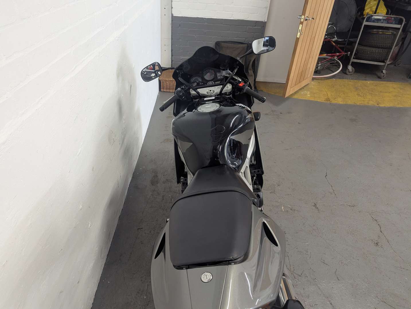 <p>1998 HONDA CBR900RR FIREBLADE</p>