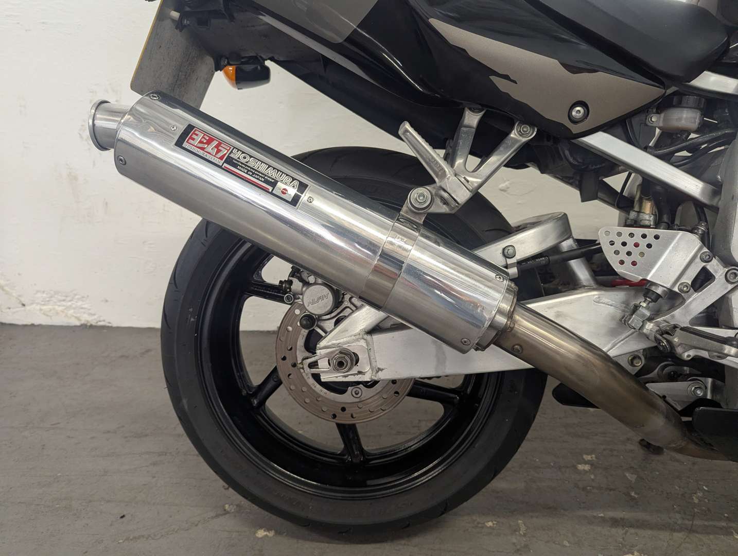 <p>1998 HONDA CBR900RR FIREBLADE</p>