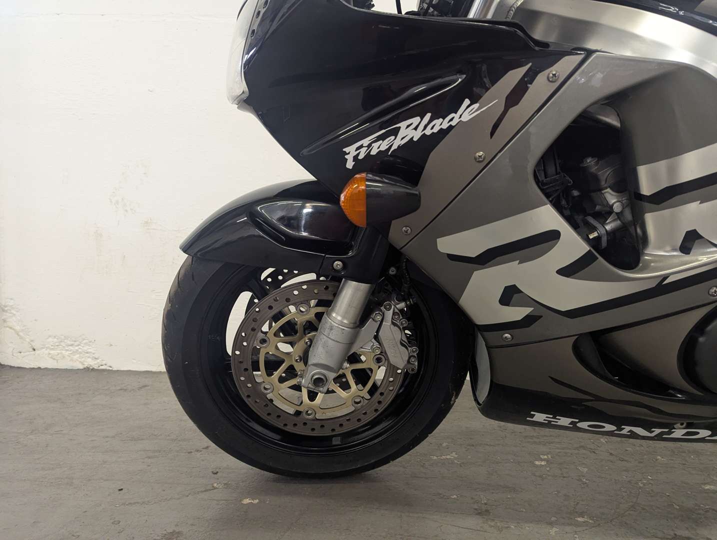 <p>1998 HONDA CBR900RR FIREBLADE</p>