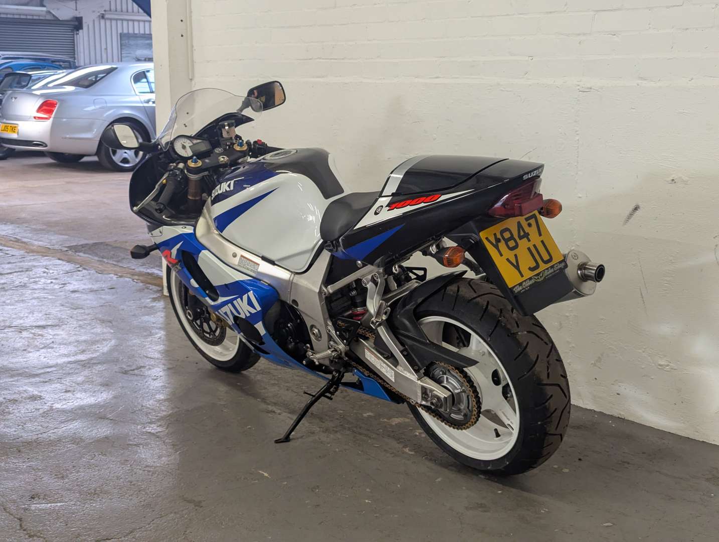 <p>2001 SUZUKI GSX R1000K1</p>
