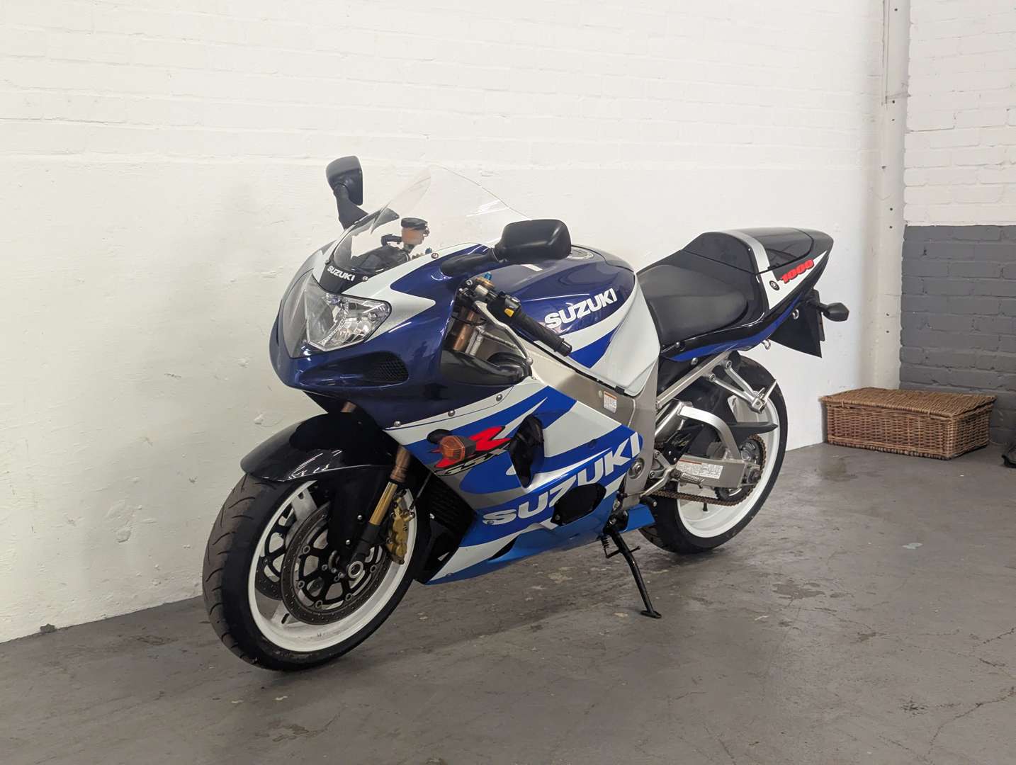 <p>2001 SUZUKI GSX R1000K1</p>