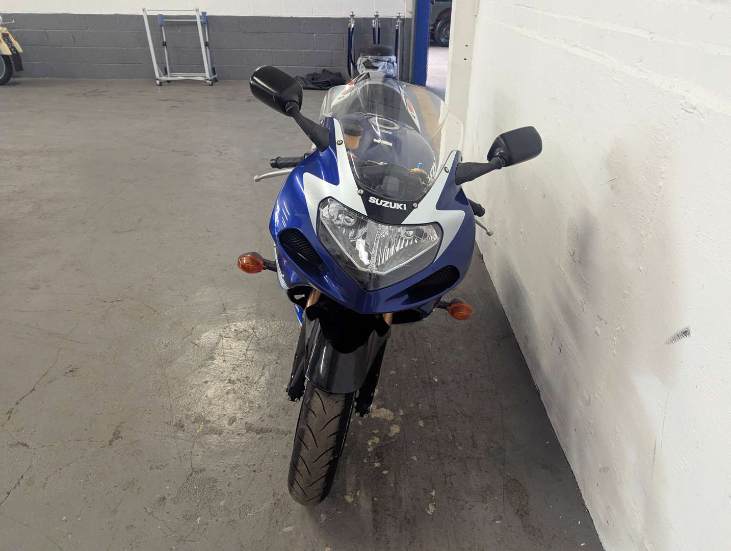<p>2001 SUZUKI GSX R1000K1</p>