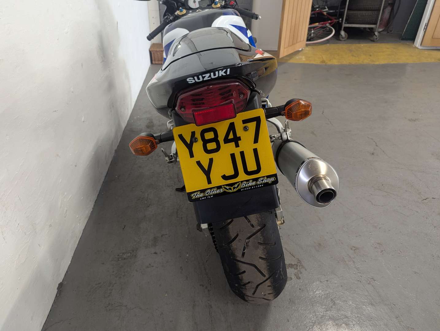 <p>2001 SUZUKI GSX R1000K1</p>