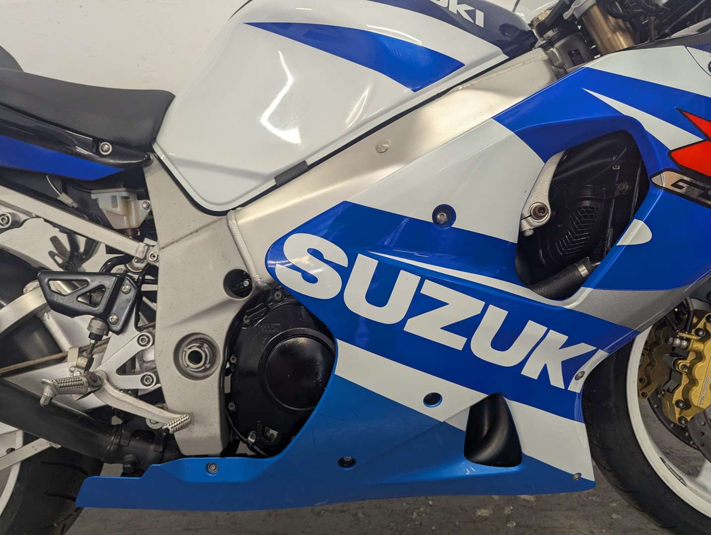 <p>2001 SUZUKI GSX R1000K1</p>