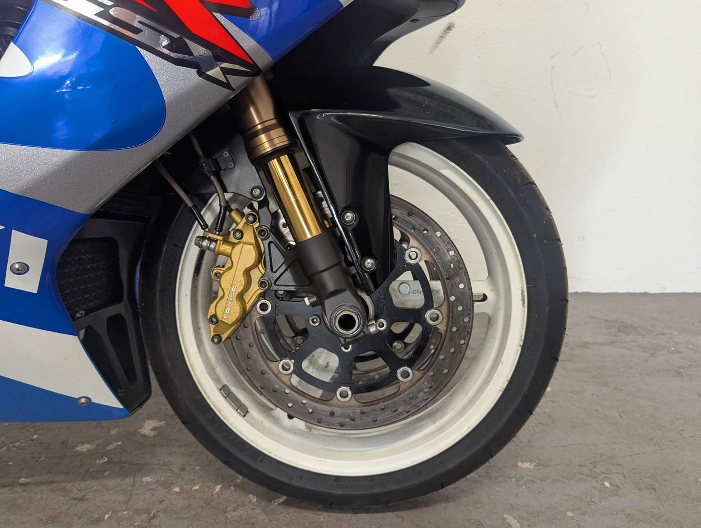 <p>2001 SUZUKI GSX R1000K1</p>