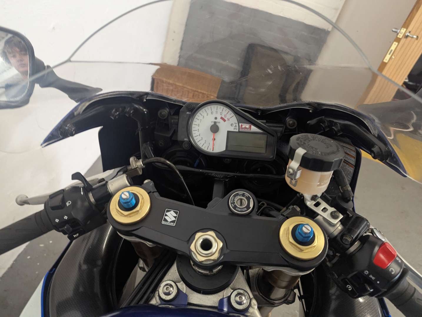 <p>2001 SUZUKI GSX R1000K1</p>