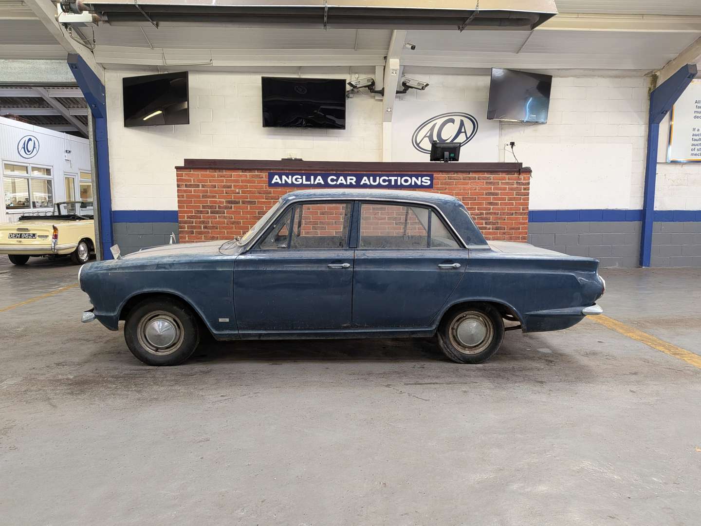 <p>1964 FORD CONSUL CORTINA</p>