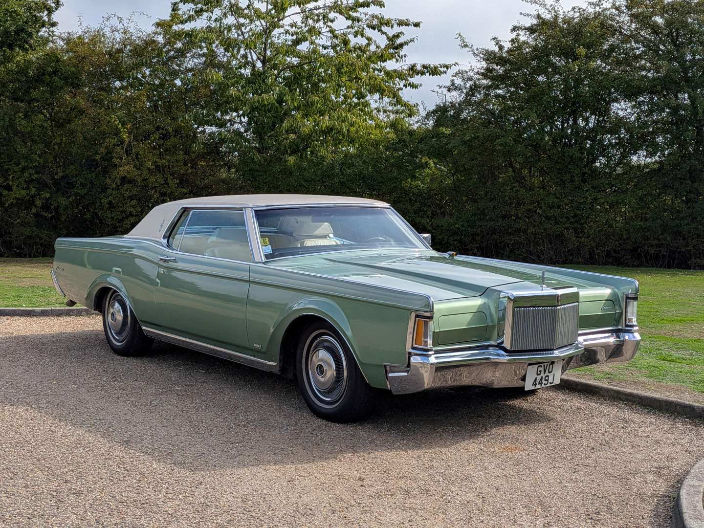 <p>1971 LINCOLN CONTINENTAL</p>