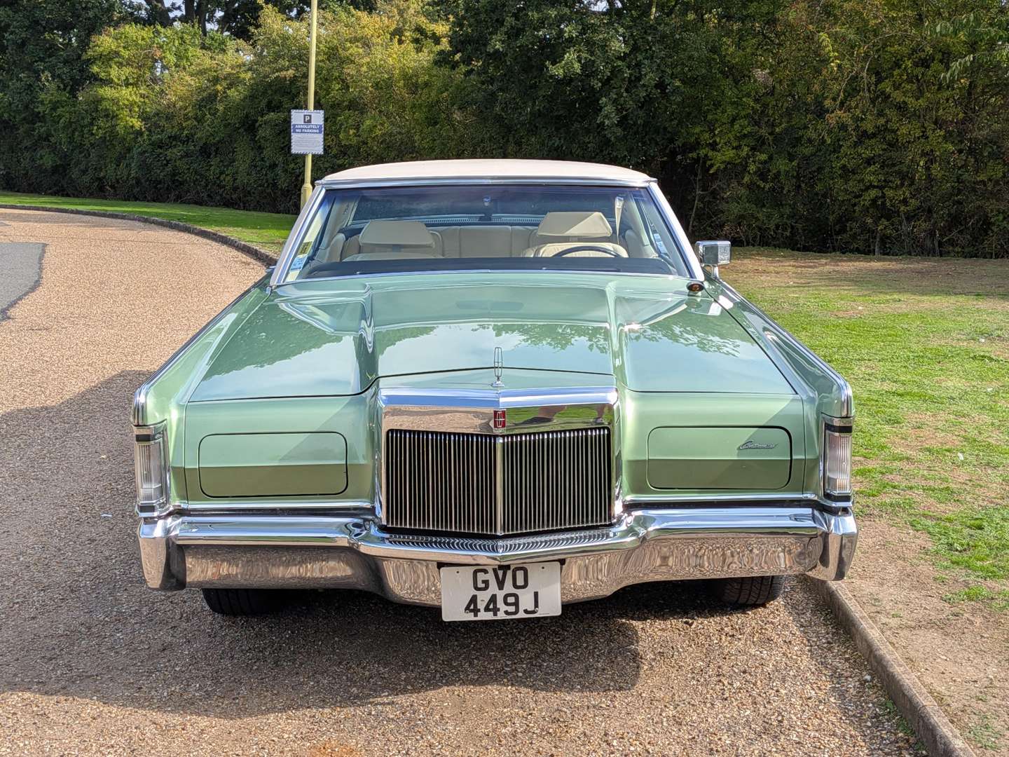 <p>1971 LINCOLN CONTINENTAL</p>