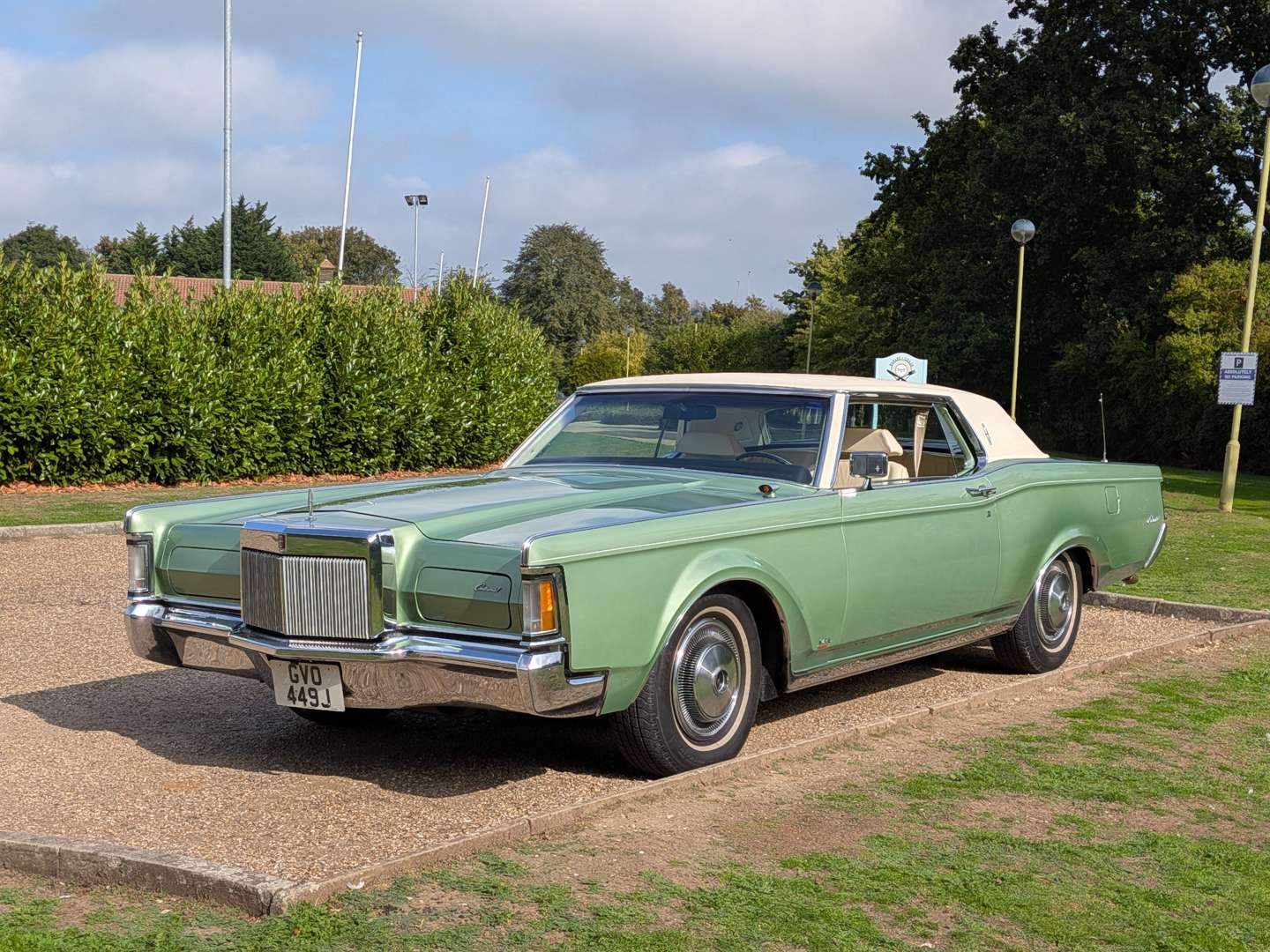 <p>1971 LINCOLN CONTINENTAL</p>