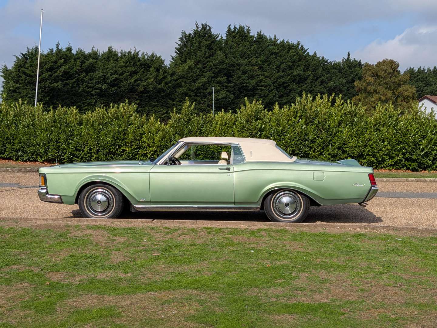<p>1971 LINCOLN CONTINENTAL</p>