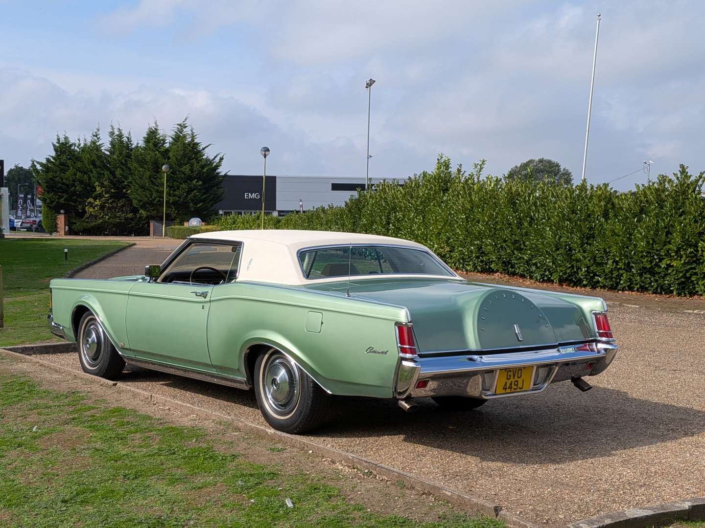 <p>1971 LINCOLN CONTINENTAL</p>