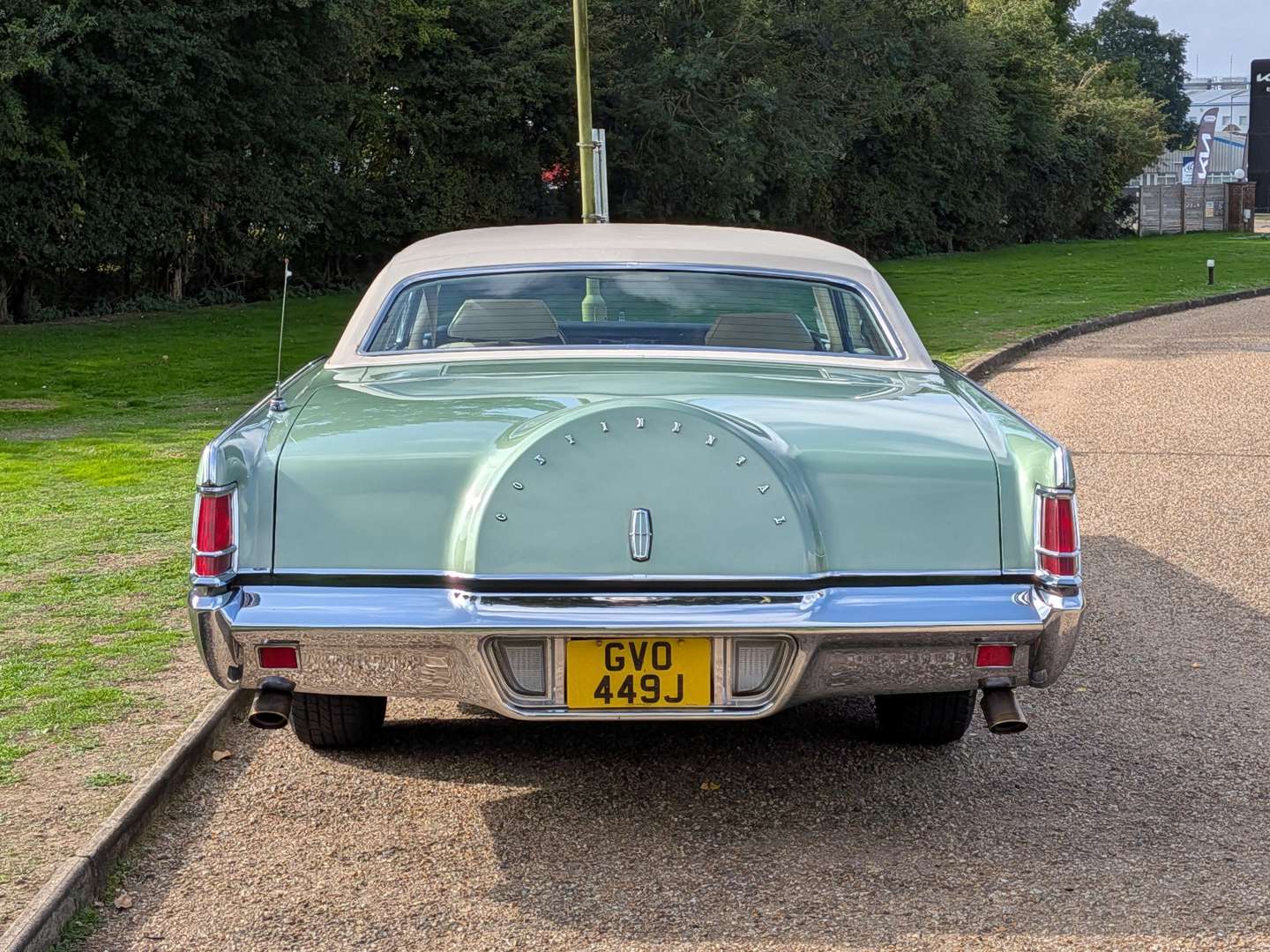 <p>1971 LINCOLN CONTINENTAL</p>