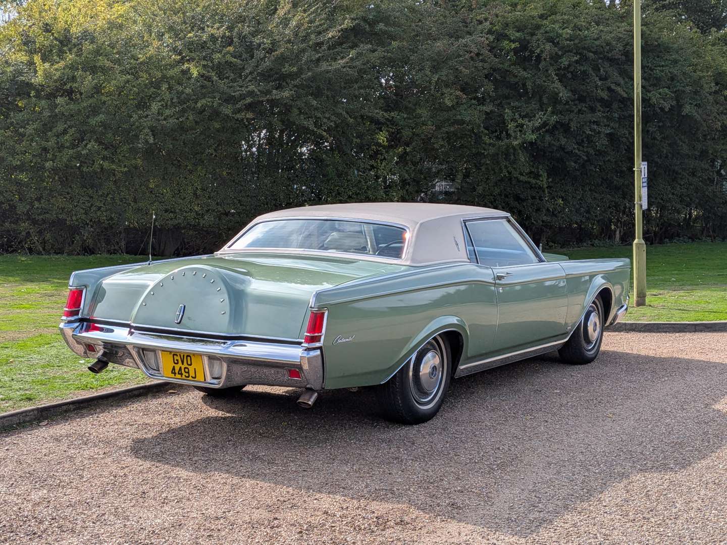 <p>1971 LINCOLN CONTINENTAL</p>