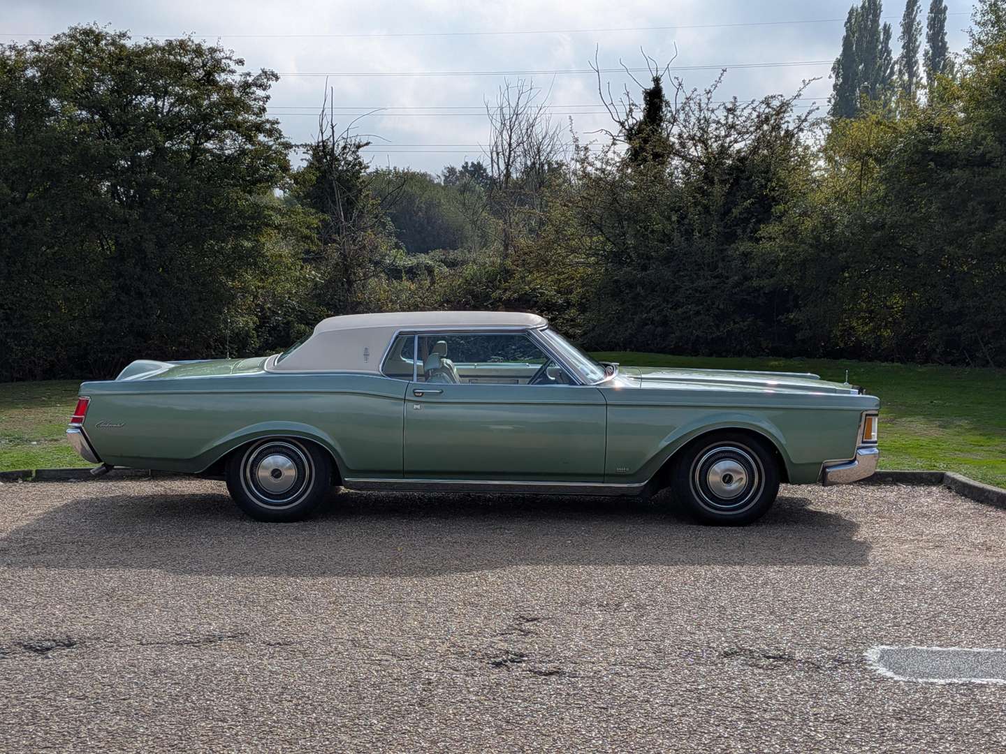 <p>1971 LINCOLN CONTINENTAL</p>