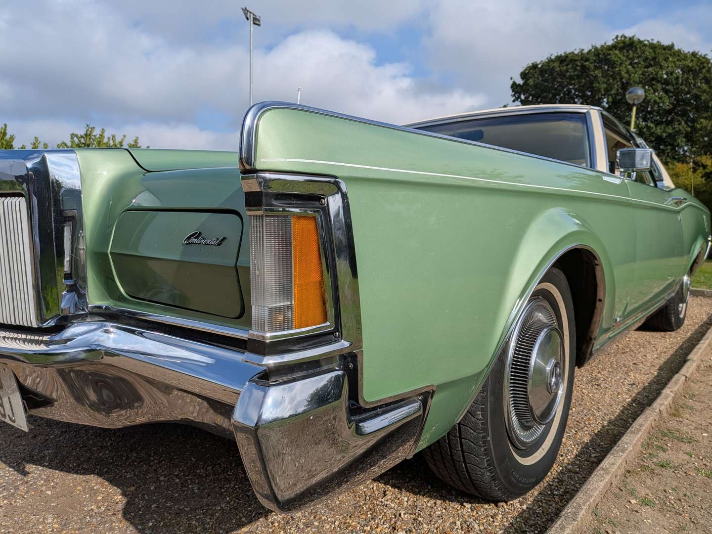 <p>1971 LINCOLN CONTINENTAL</p>