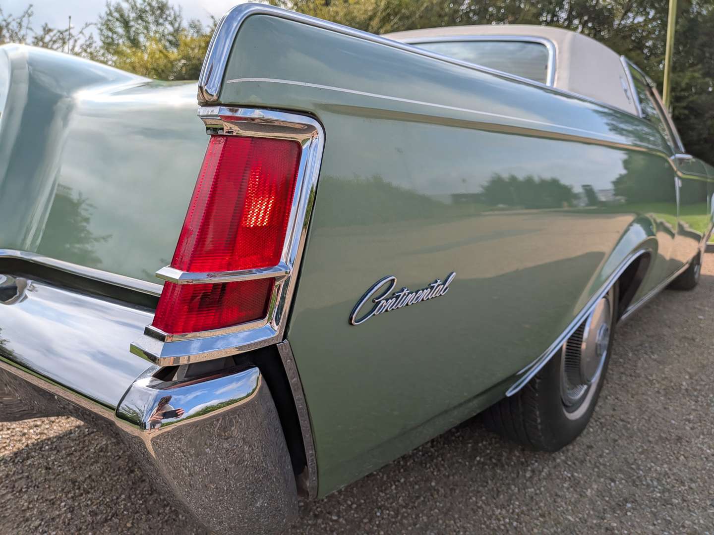 <p>1971 LINCOLN CONTINENTAL</p>