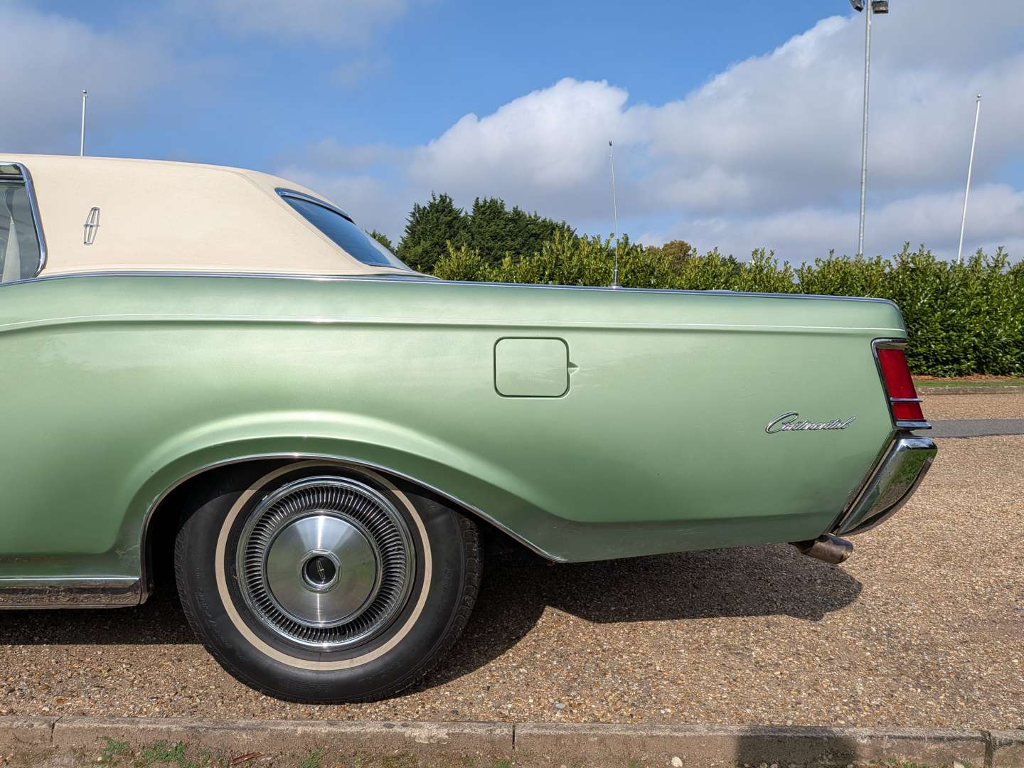 <p>1971 LINCOLN CONTINENTAL</p>
