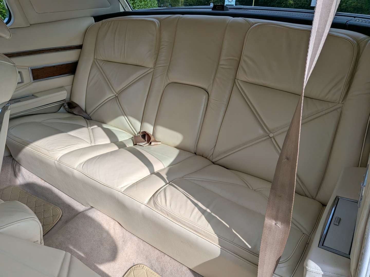 <p>1971 LINCOLN CONTINENTAL</p>