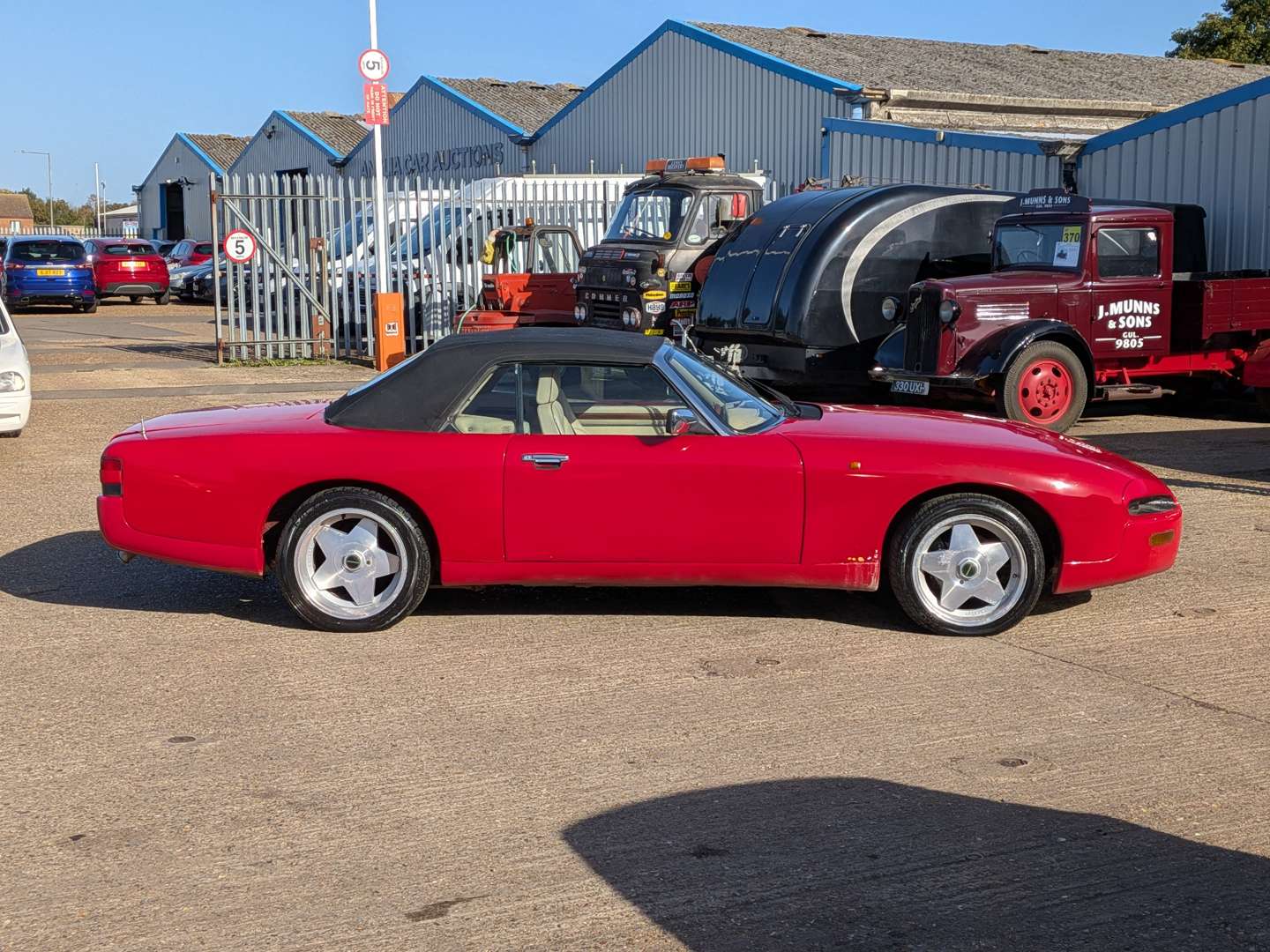 <p>1989 JAGUAR RAILTON F28 FAIRMILE</p>