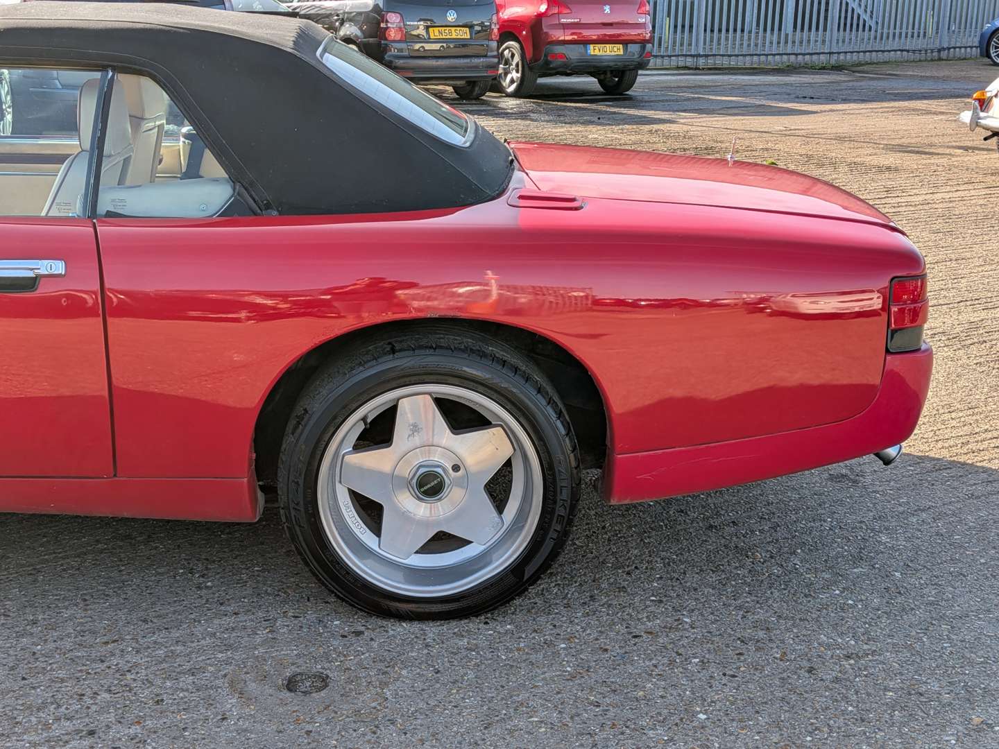<p>1989 JAGUAR RAILTON F28 FAIRMILE</p>