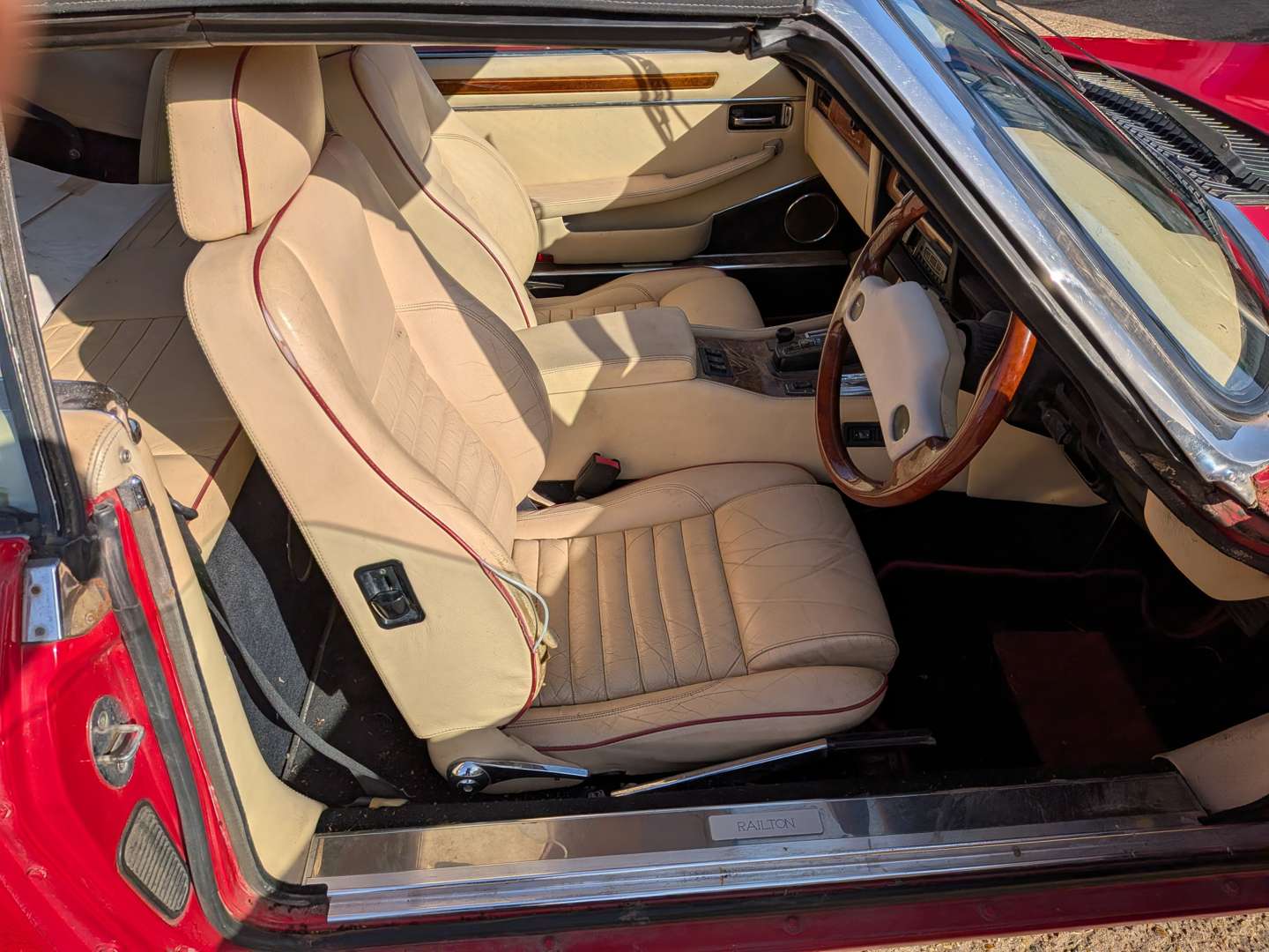 <p>1989 JAGUAR RAILTON F28 FAIRMILE</p>