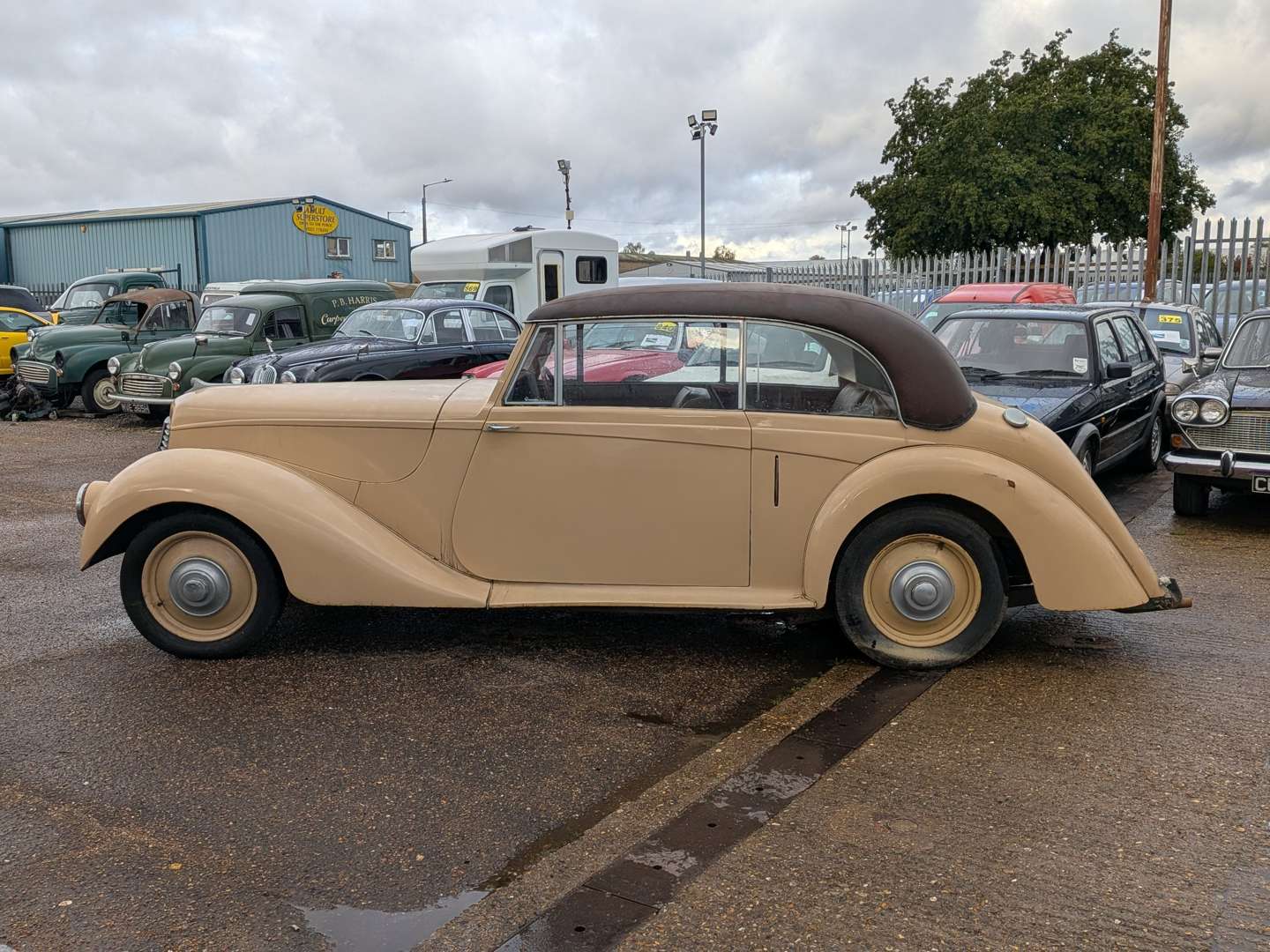 <p>1947 ARMSTRONG SIDDELEY TYPHOON</p>