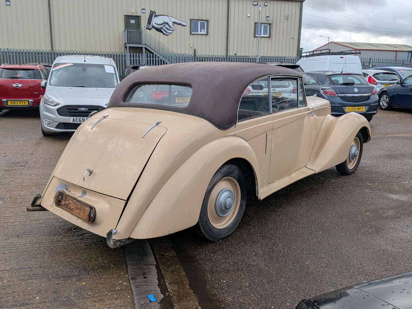 <p>1947 ARMSTRONG SIDDELEY TYPHOON</p>