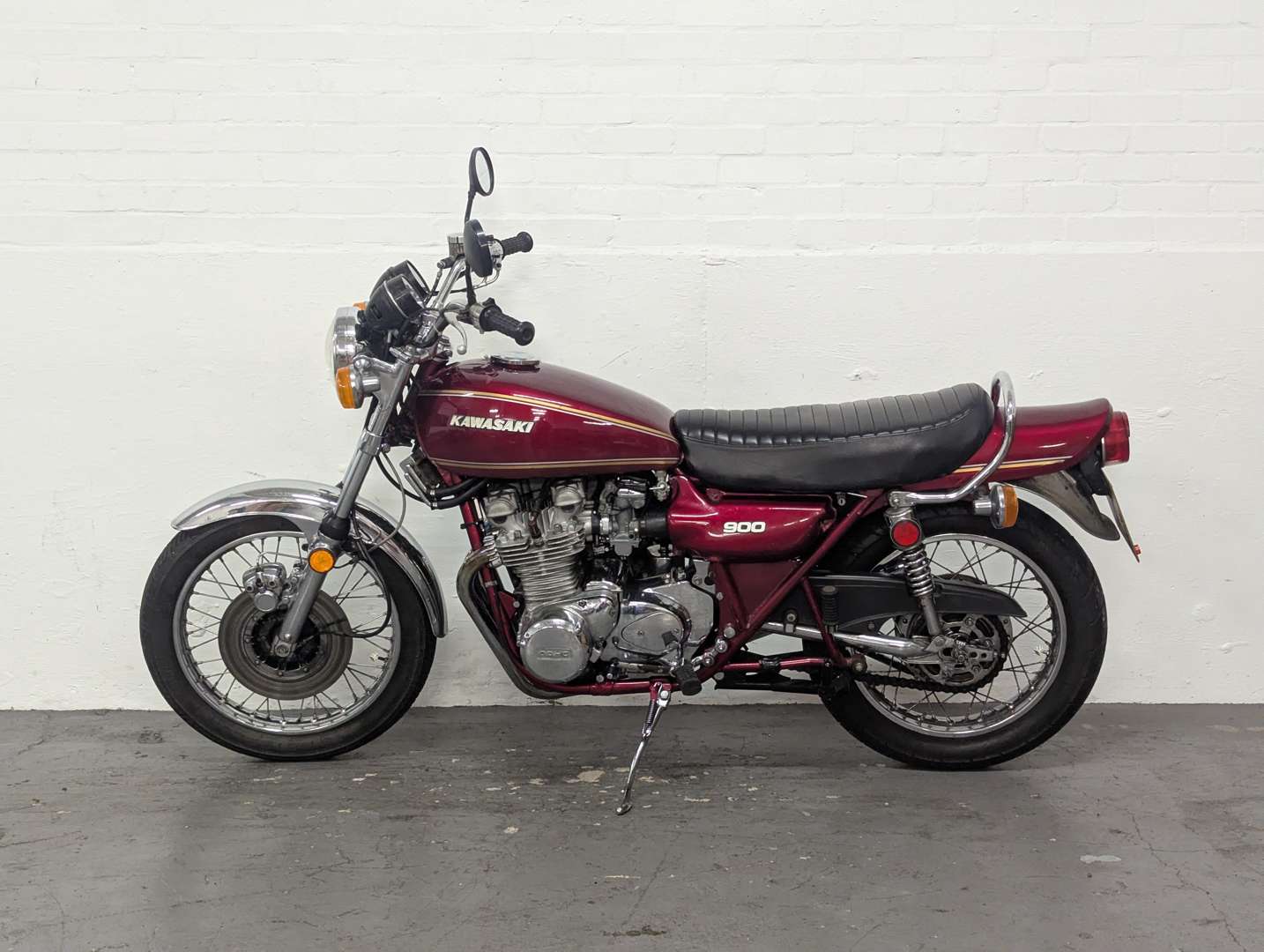 <p>1973 KAWASAKI Z1</p>