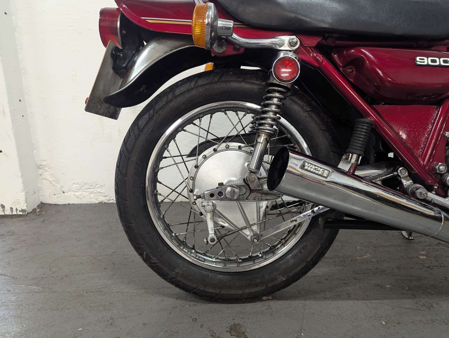 <p>1973 KAWASAKI Z1</p>