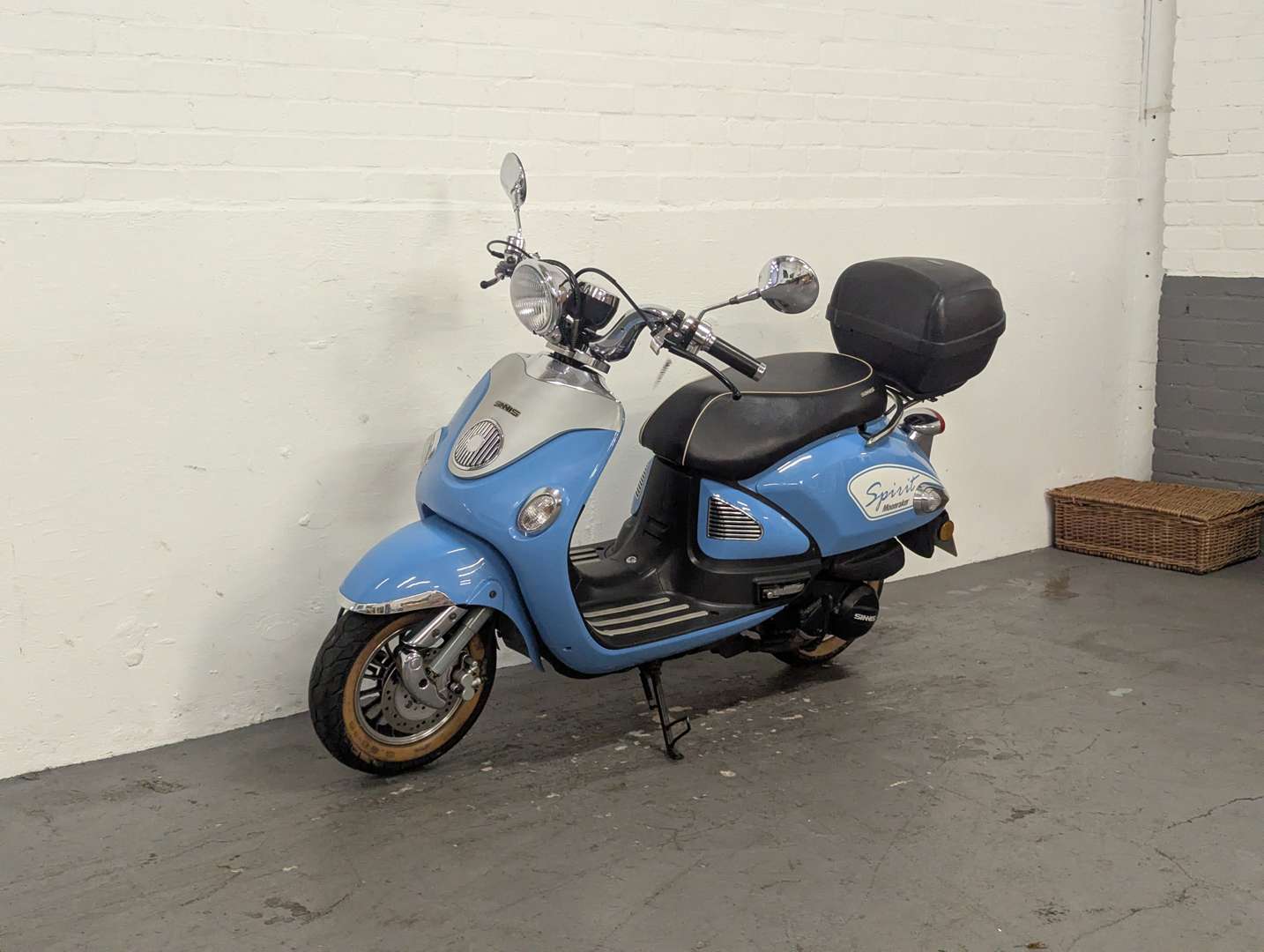 <p>2012 SINNIS ZNEN ZN 125 T-ES SPIRIT</p>