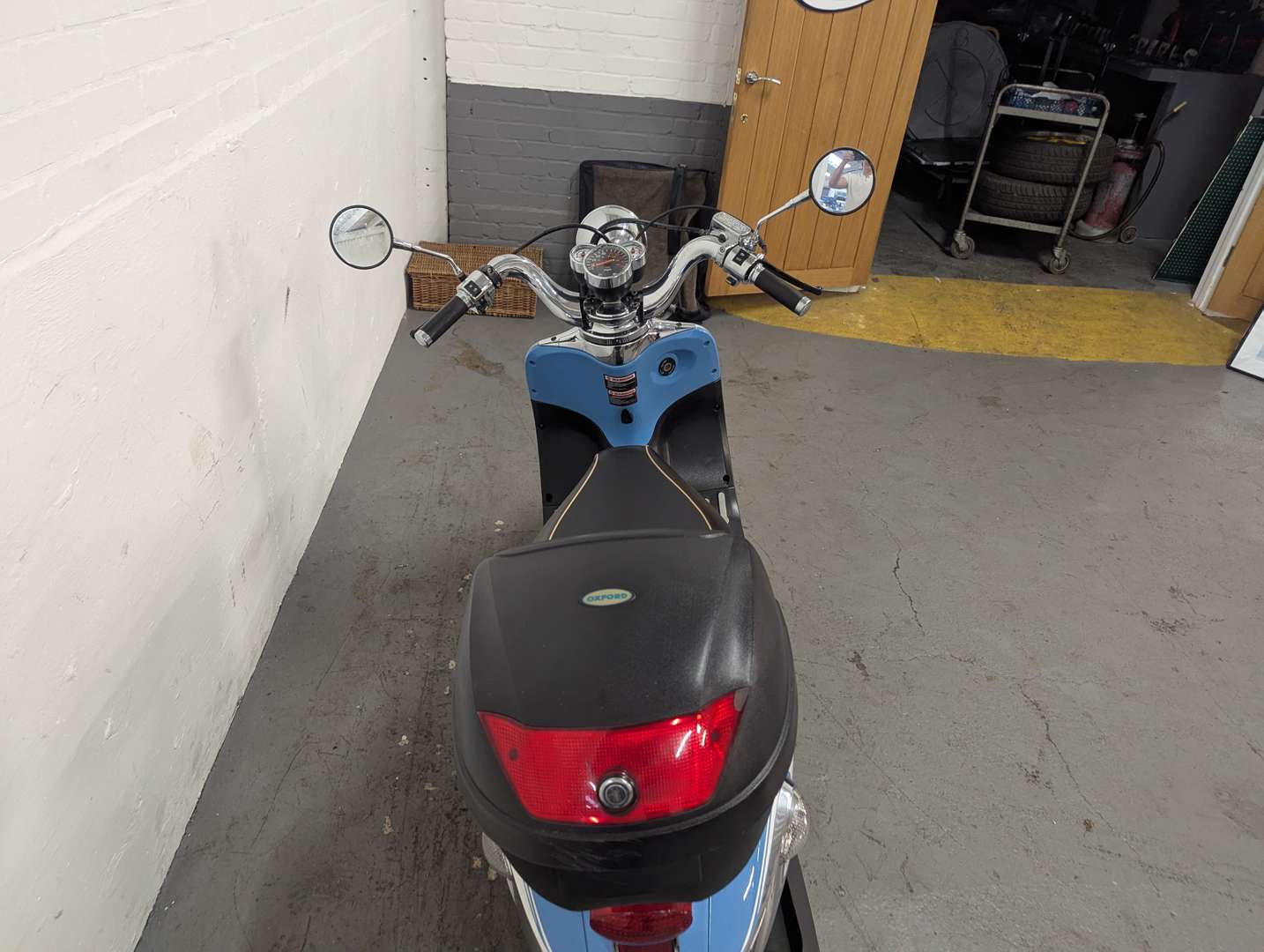 <p>2012 SINNIS ZNEN ZN 125 T-ES SPIRIT</p>