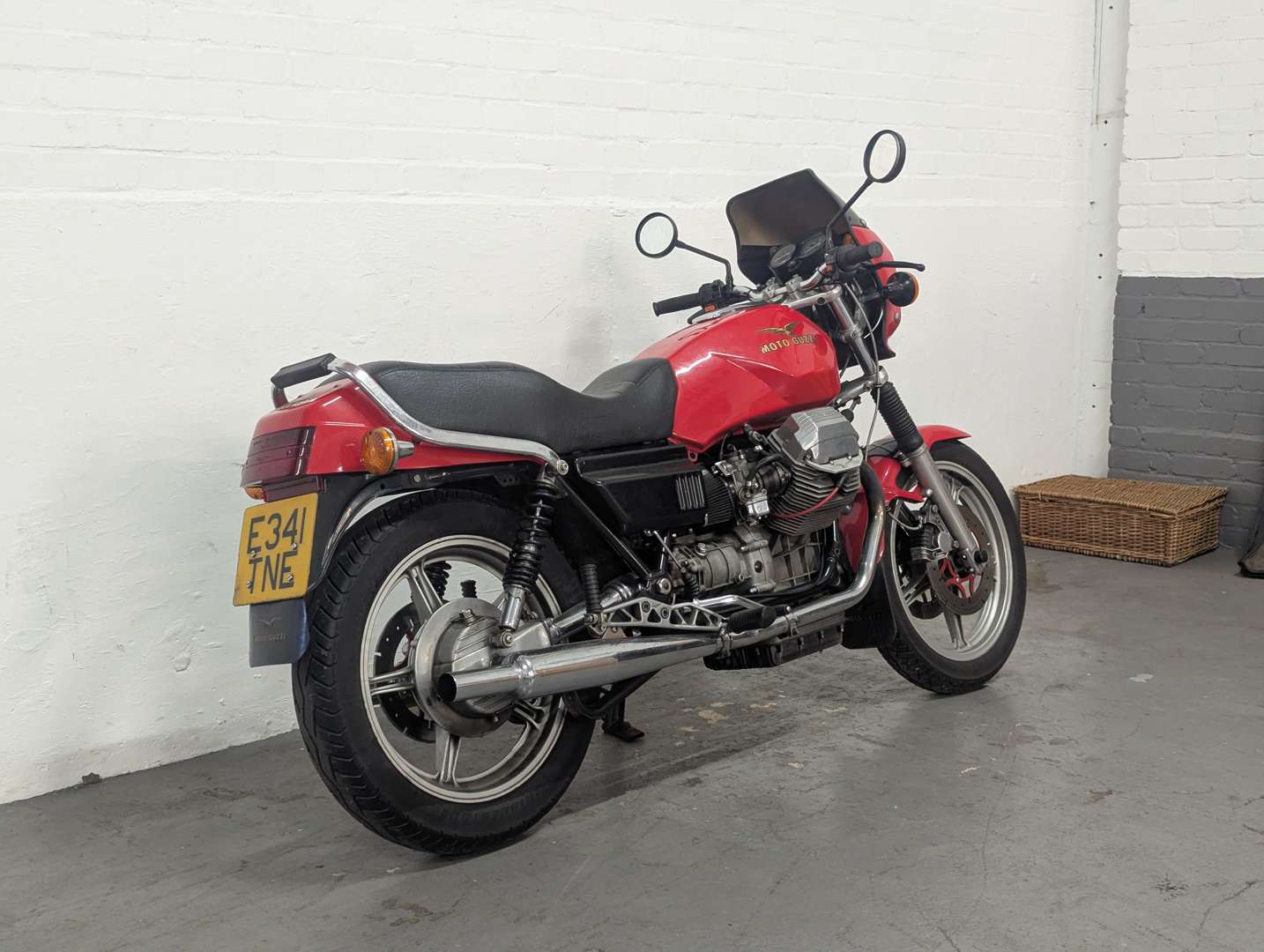 <p>1988 MOTO GUZZI T5</p>