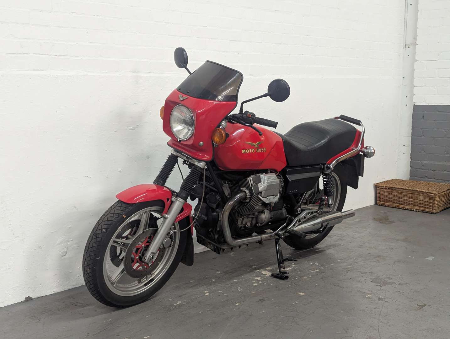 <p>1988 MOTO GUZZI T5</p>