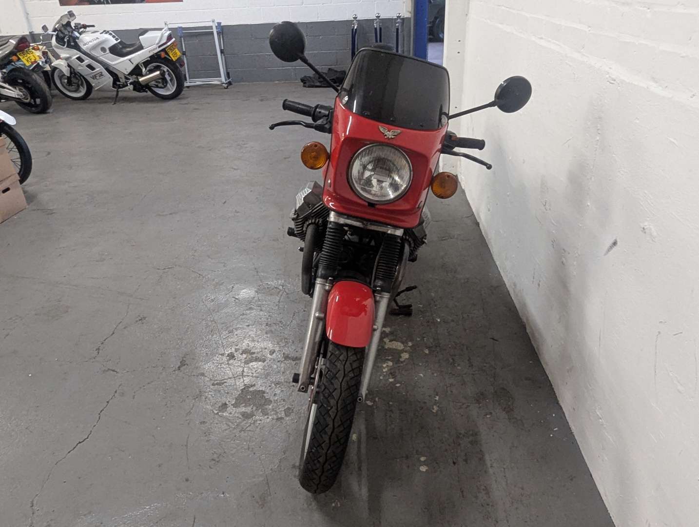 <p>1988 MOTO GUZZI T5</p>