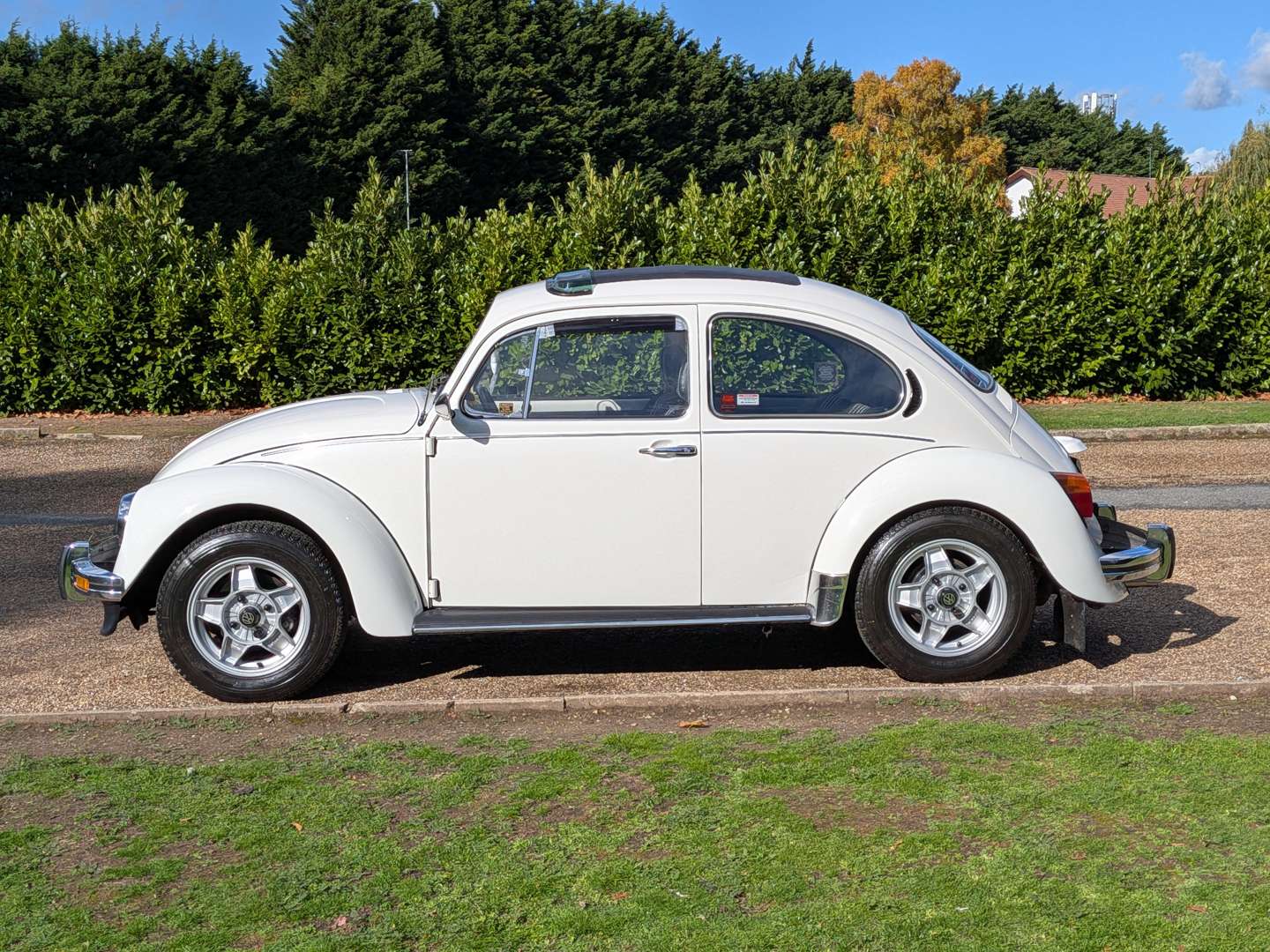 <p>1984 VW BEETLE</p>