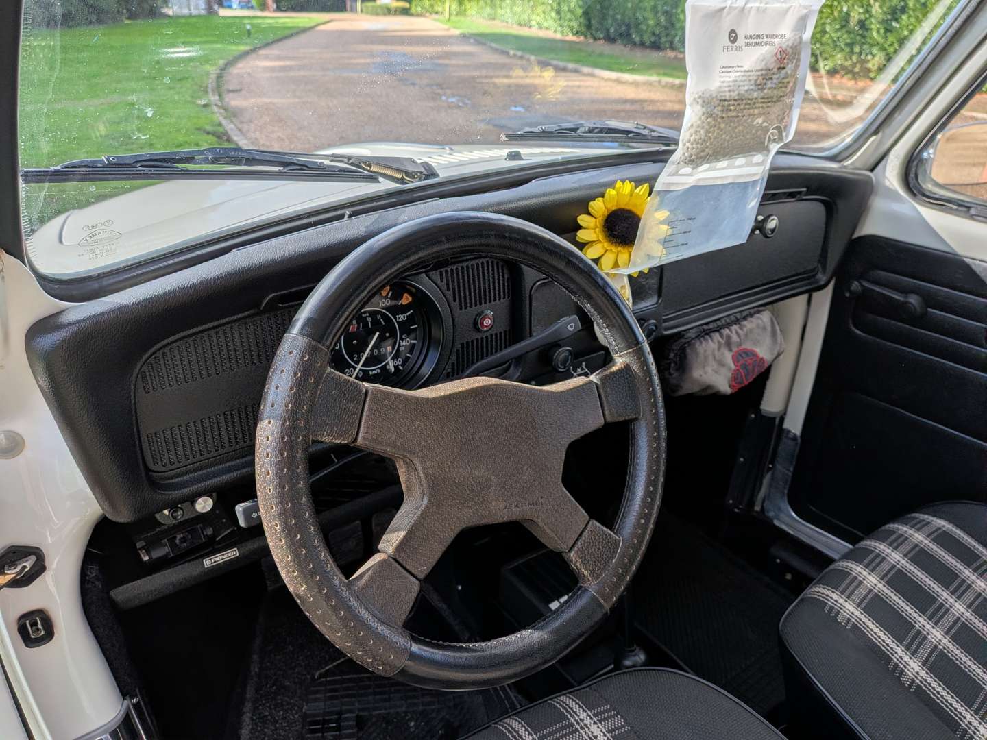 <p>1984 VW BEETLE</p>