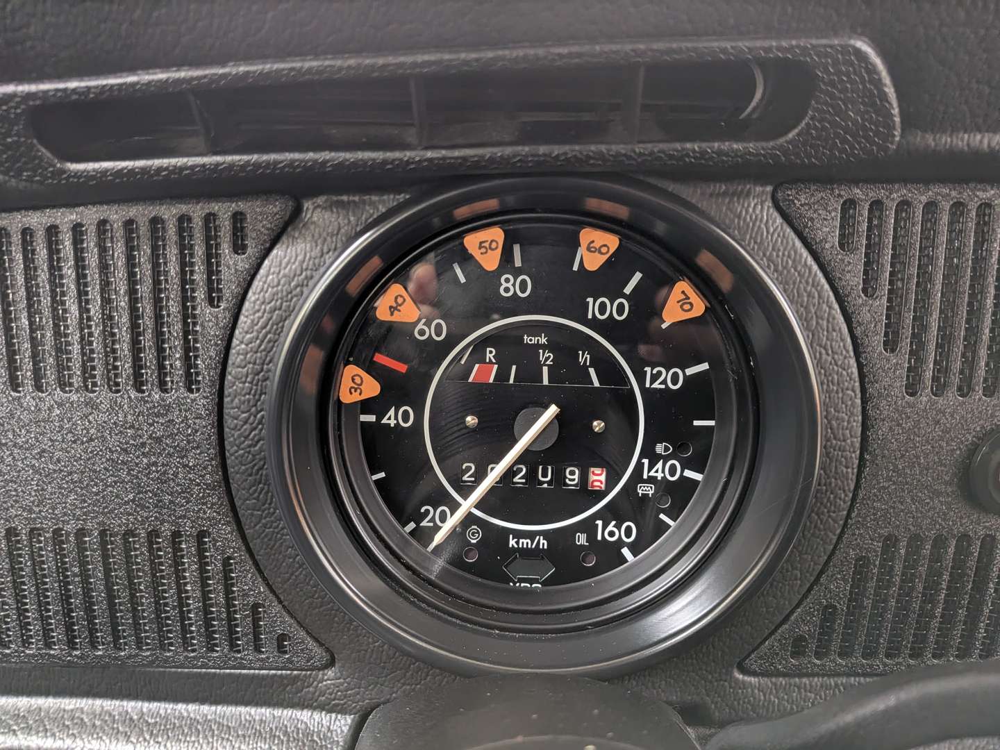 <p>1984 VW BEETLE</p>